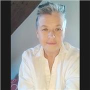 Laureata e qualificata per l'insegnamento d'inglese. Madrelingua con 30 anni d'esperienza